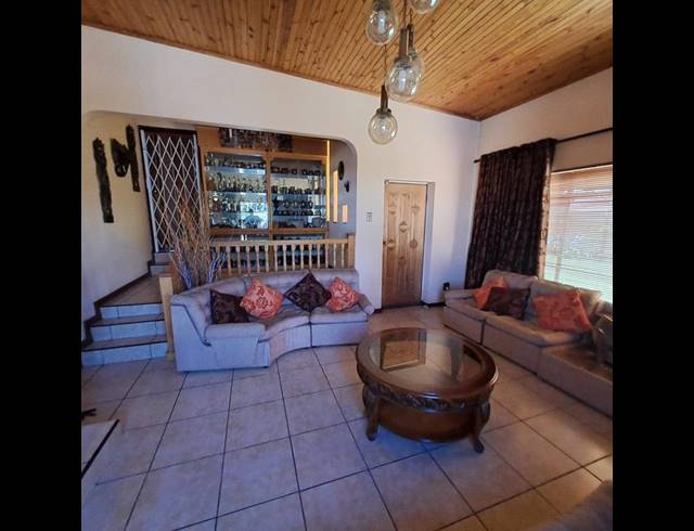 4 BEDROOM HOUSE FOR SALE IN HOMESTEAD